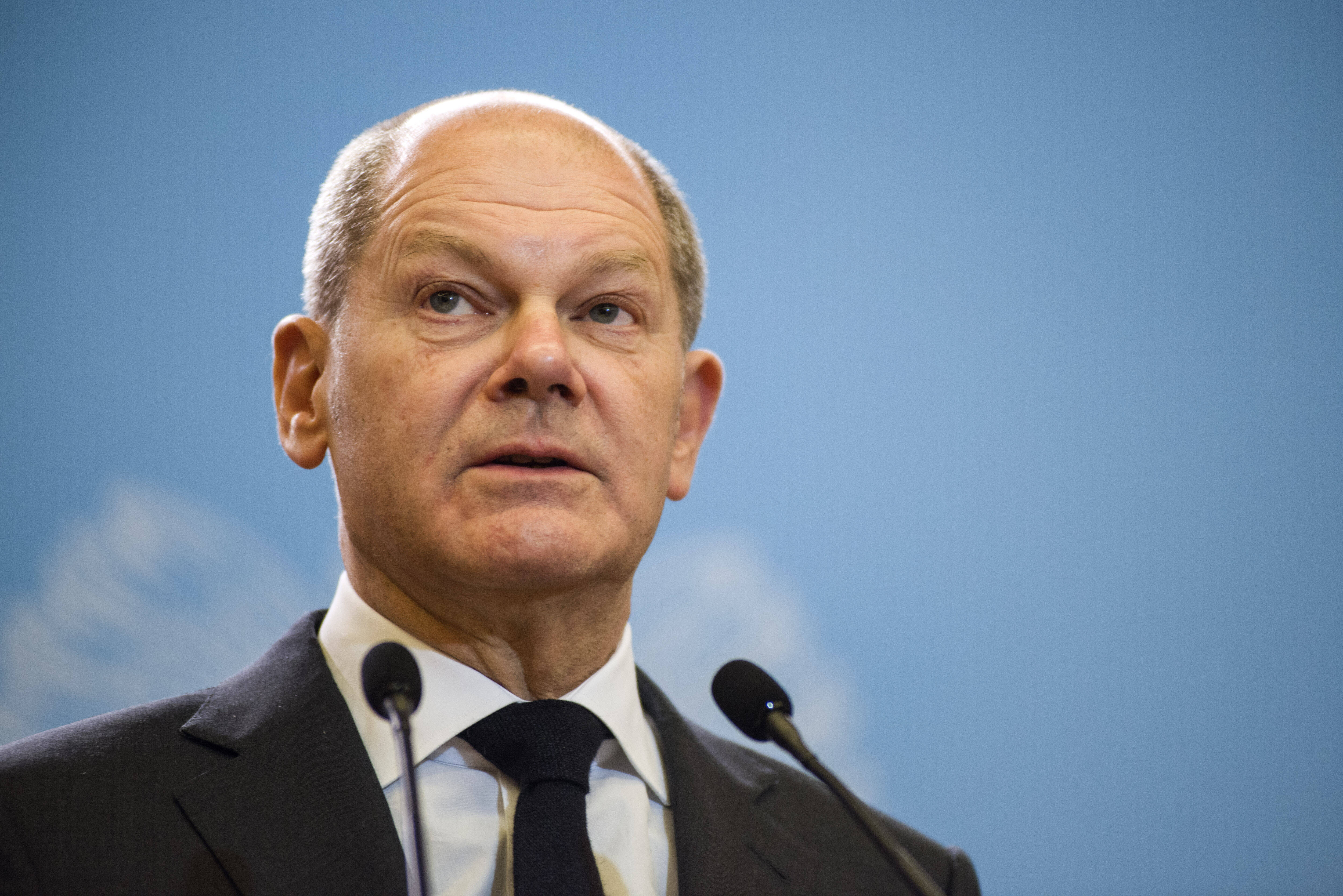 CumEx-Skandal - muss Scholz doch zurücktreten? Putzfrau belastet ihn schwer!