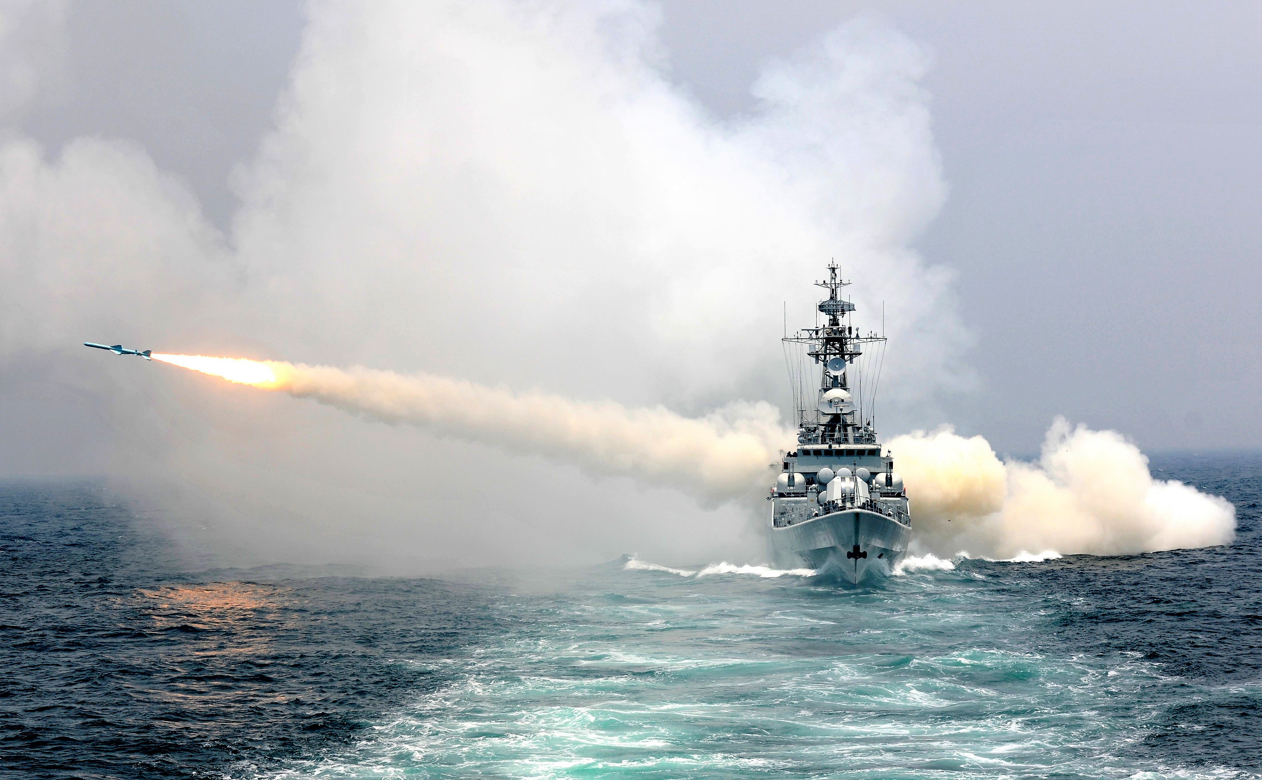 Russisches Kriegsschiff mit Hyperschallraketen in der Nordsee gesichtet - Atomwaffen können an Bord sein!