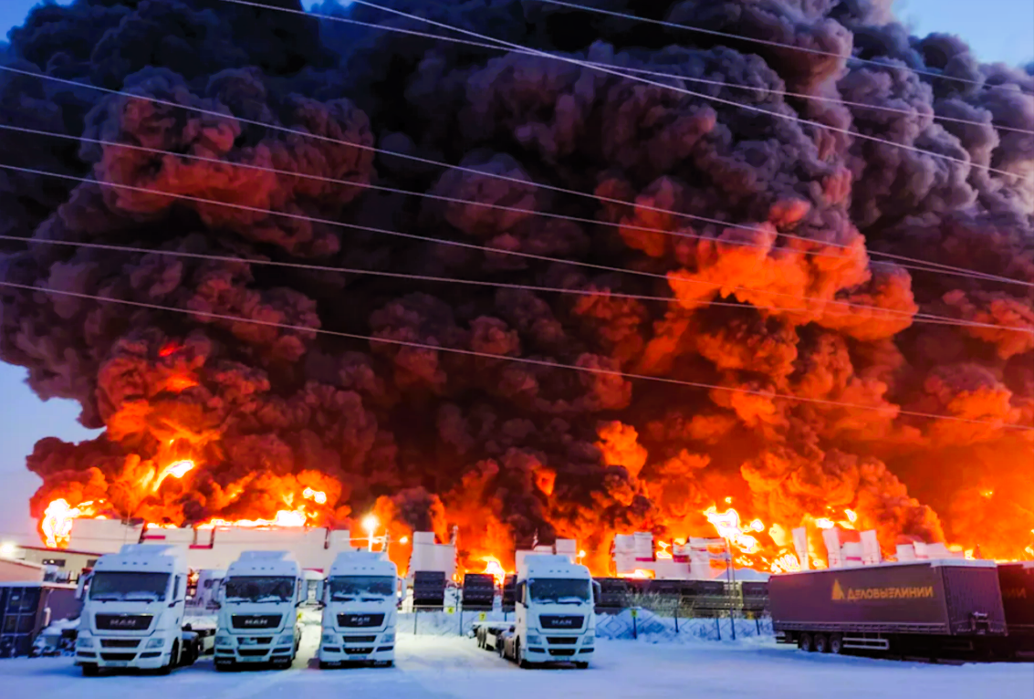 Schwere Explosion in Hademar - Einwohner müssen von Einsatzkräften evakuiert werden