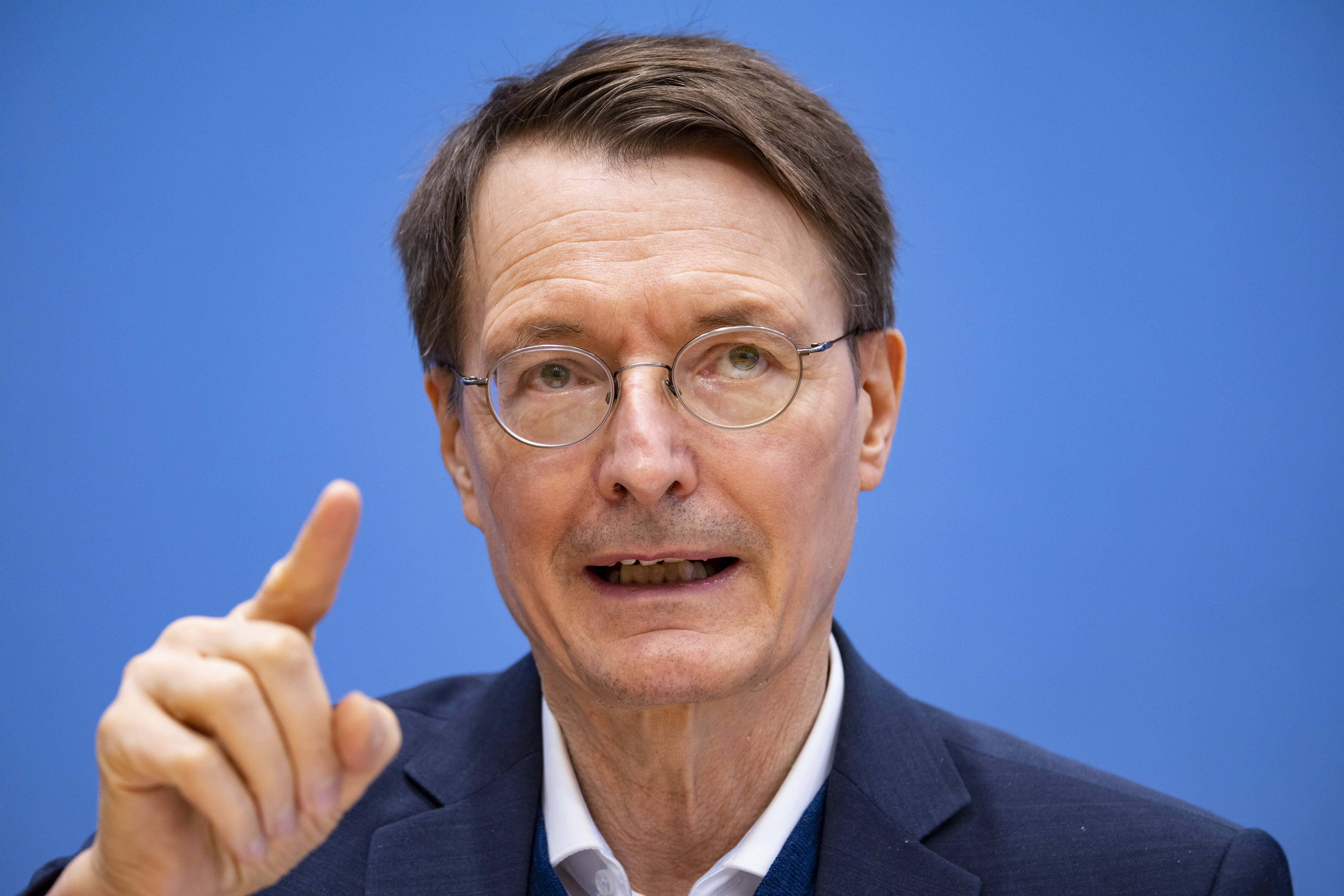 RKI - Corona-Zahlen im Sturzflug! Infektionen sinken - gibt es gar keine Herbstwelle?