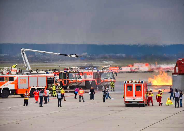 Lufthansa-Maschine muss Notlanden! Feuer an Bord - bange Minuten für Crew und Passagiere!
