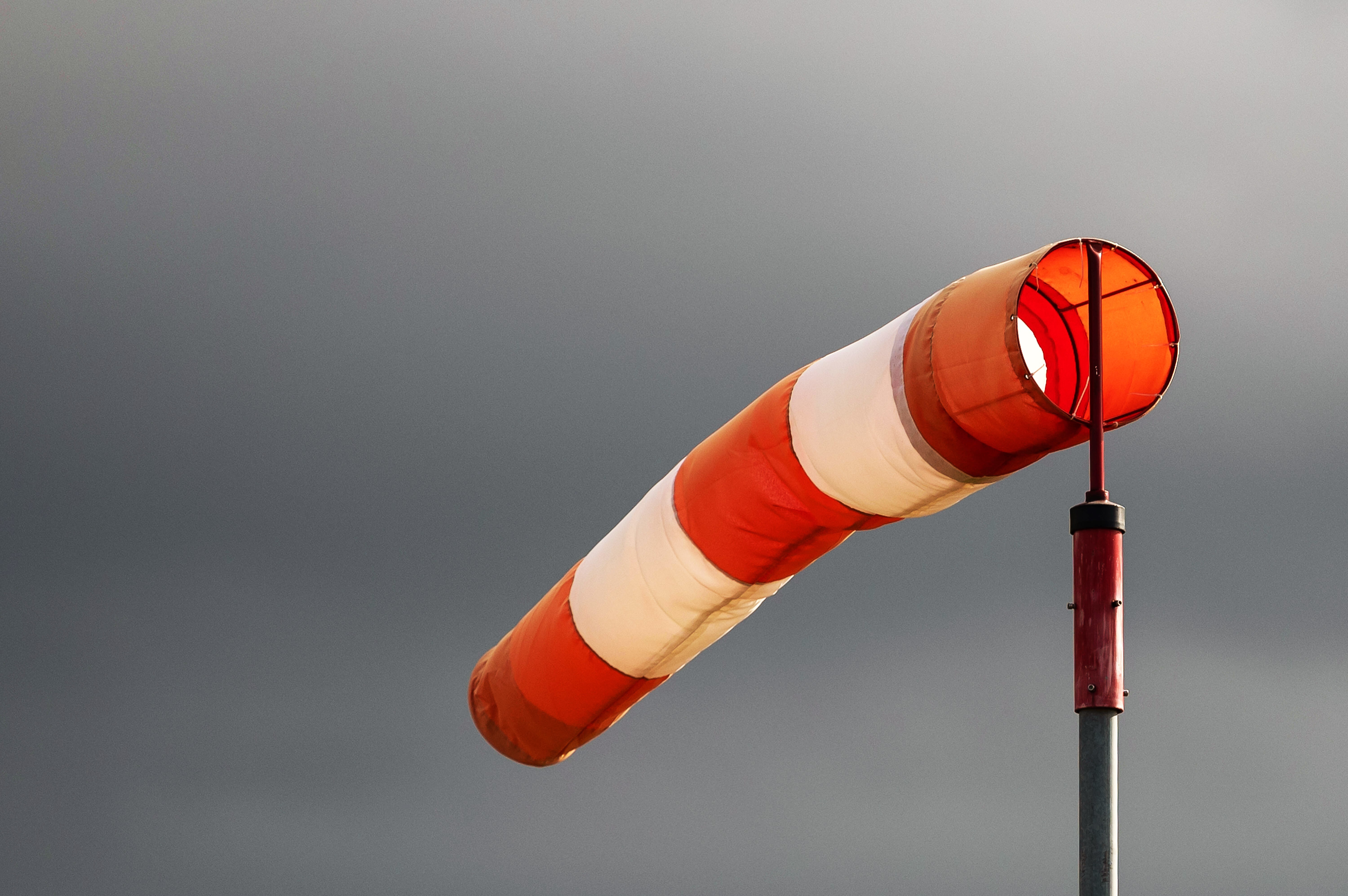 Amtliche Wetterwarnung! Tornados ab Freitag in Deutschland möglich! Gewitter und Kaltfront rollen auf uns zu!