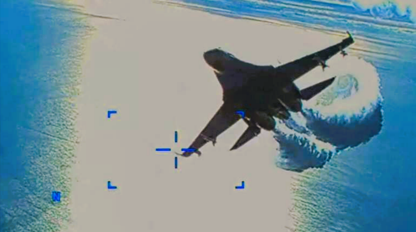 Krieg zwischen Russland und den USA? Russische Piloten provozieren amerikanische Kampfjets!