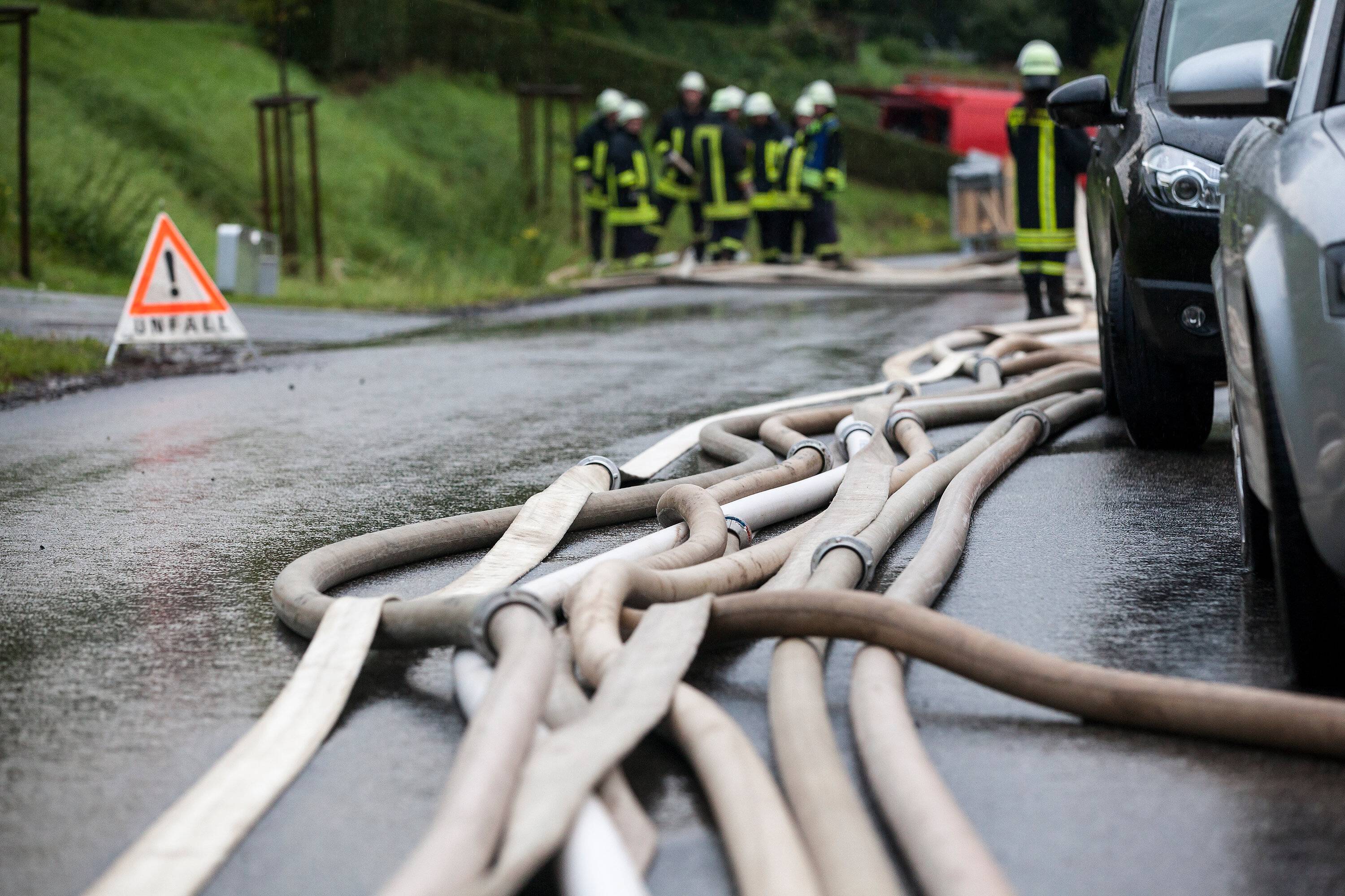 Hochwasser-Warnung! Tief "Lambert" flutet Deutschland - hier kann es kritisch werden