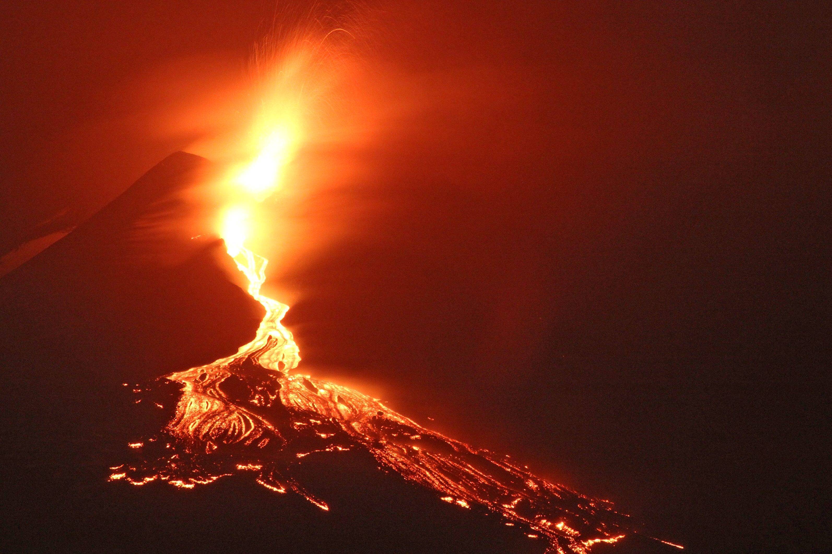 Vulkanausbruch mitten in Europa! Supervulkan könnte jederzeit explodieren - Experten sehr besorgt!