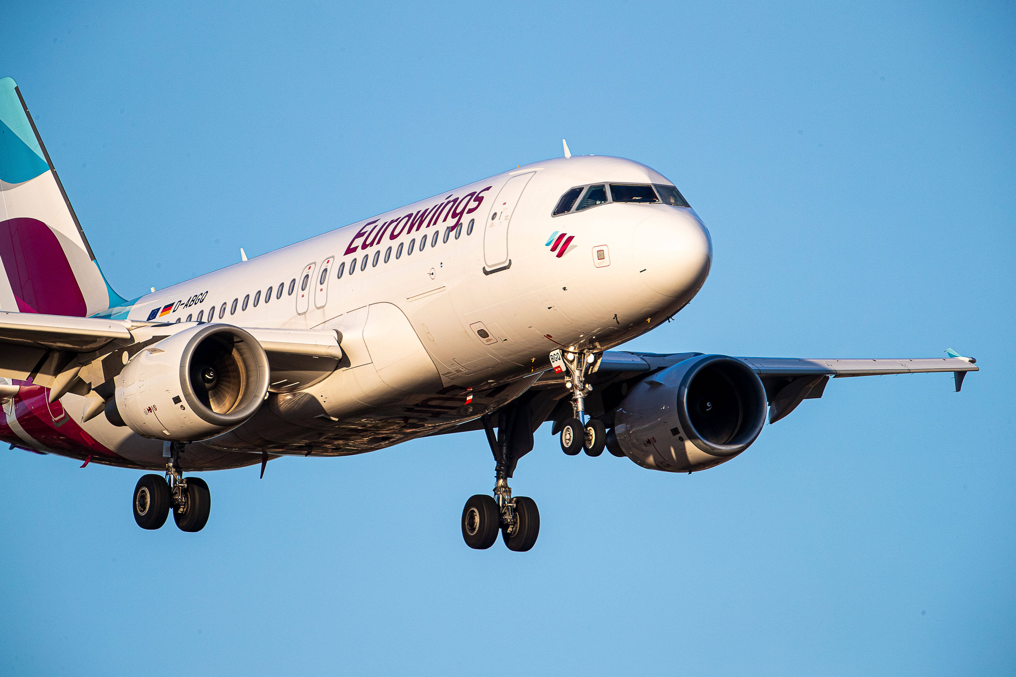 Notlandung! Notfall in Eurowings-Maschine!  Flieger musste umdrehen und auf Mallorca notlanden