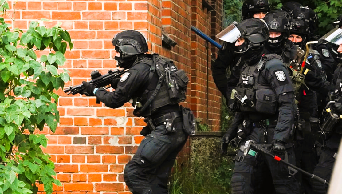 AMIOKLAUF! 3 Tote in Montabaur - Polizei überwältigt Mann in psychischem Ausnahmezustand - 3 Leichen entdeckt