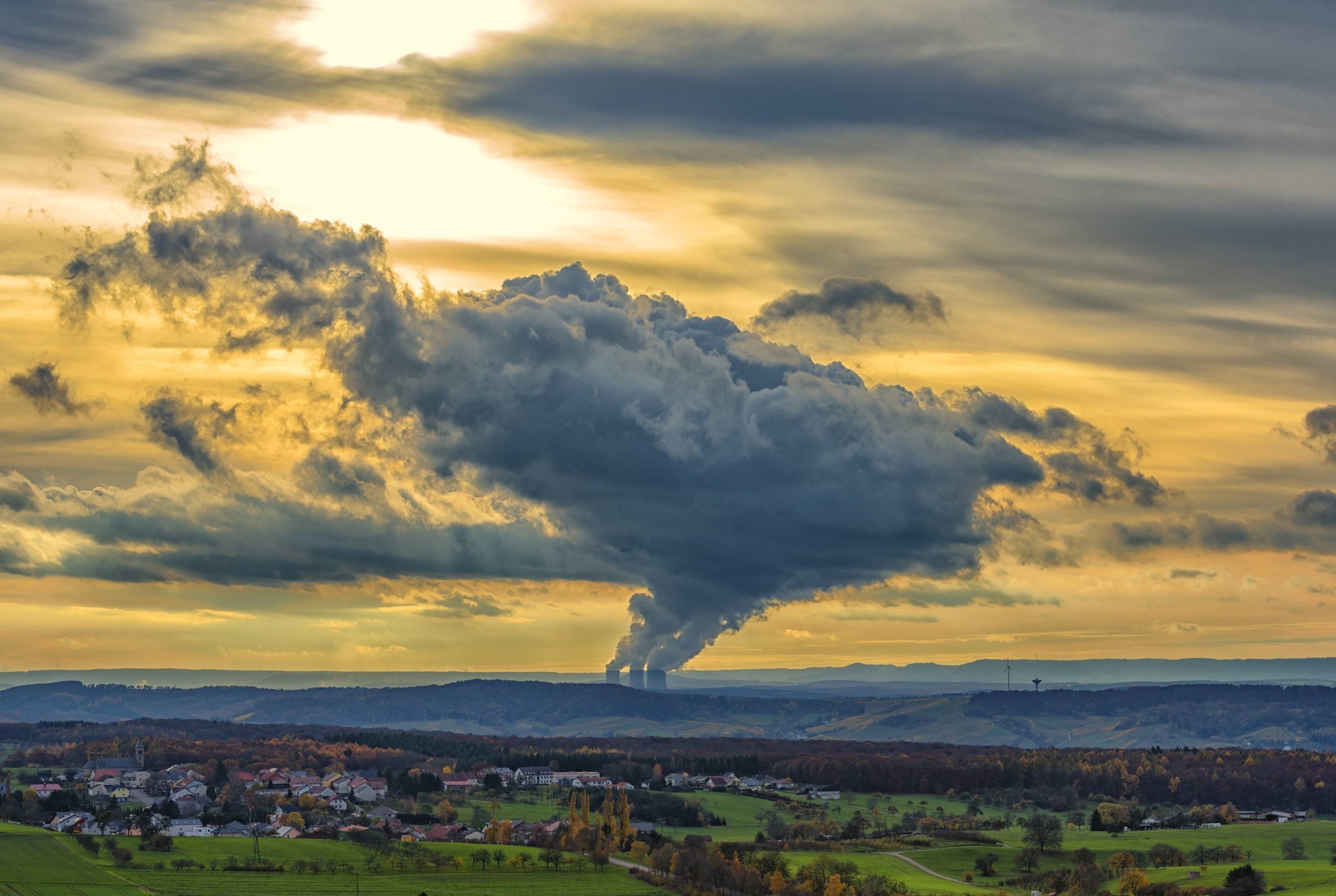 Atombombe für Europa! Reaktion auf Trumps wirre Drohungen - EU denkt über eigene Atomwaffen nach